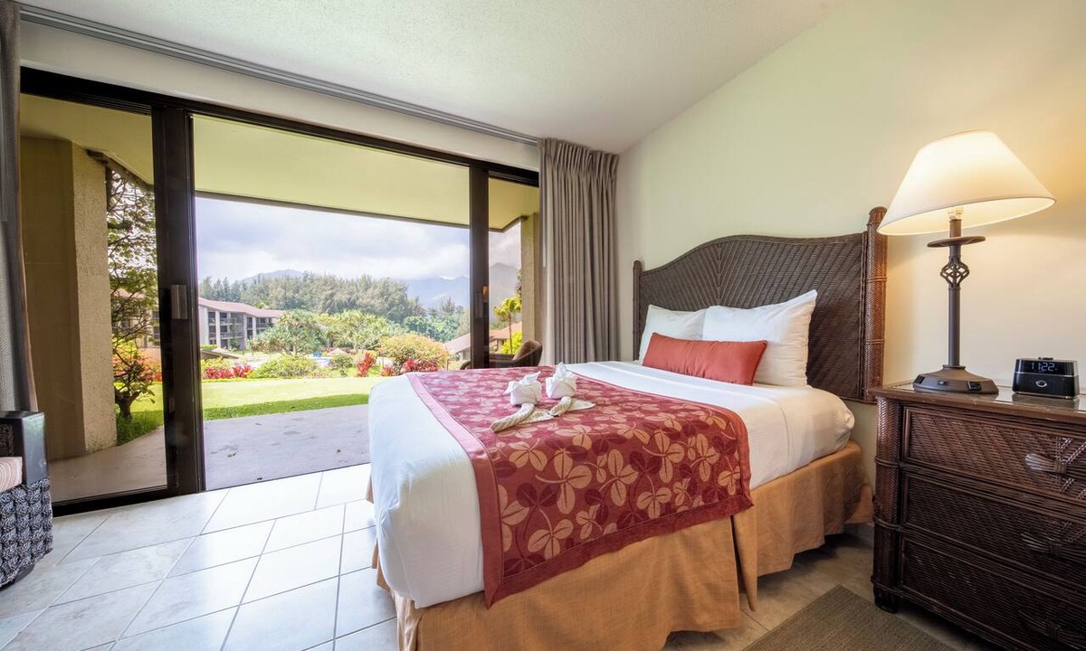 Princeville Hotel | #1 Best Value Resort on Kauai | 3 Relaxing Units, Full Kitchen, Swimming Pool!