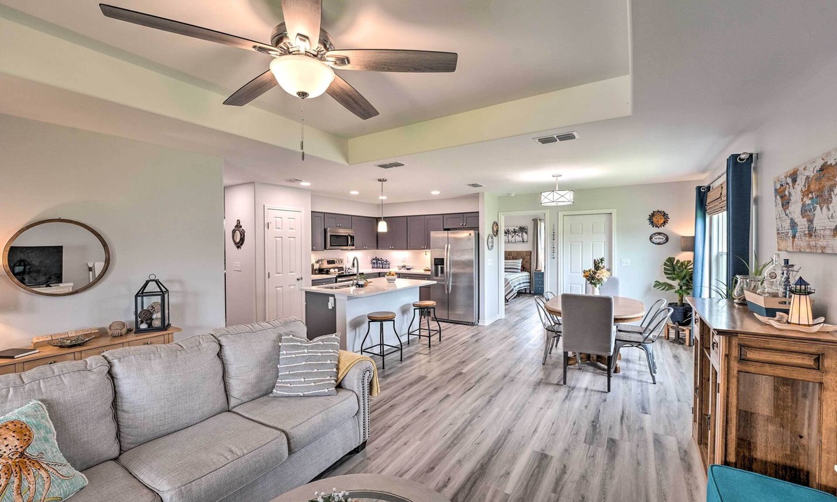 San Patricio County House | 2 Mi to Boating: 'RR Sea House' in Aransas Pass!