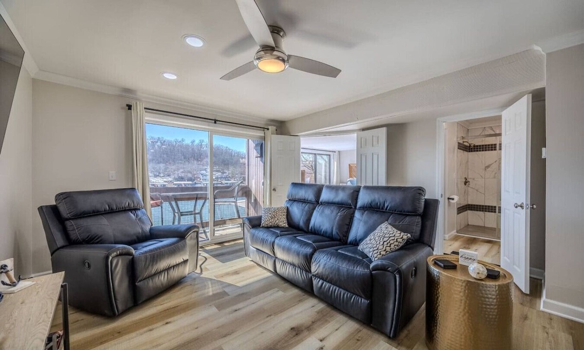 Osage Beach Apartment | 22 Mile Marker! Indoor/Outdoor Pools, Hot Tub! New
