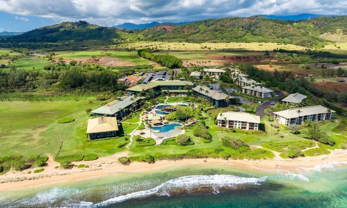 Hanamaulu Hotel | 3 Resort Rooms at Beachfront. Resort Amentities. Sleeps 11