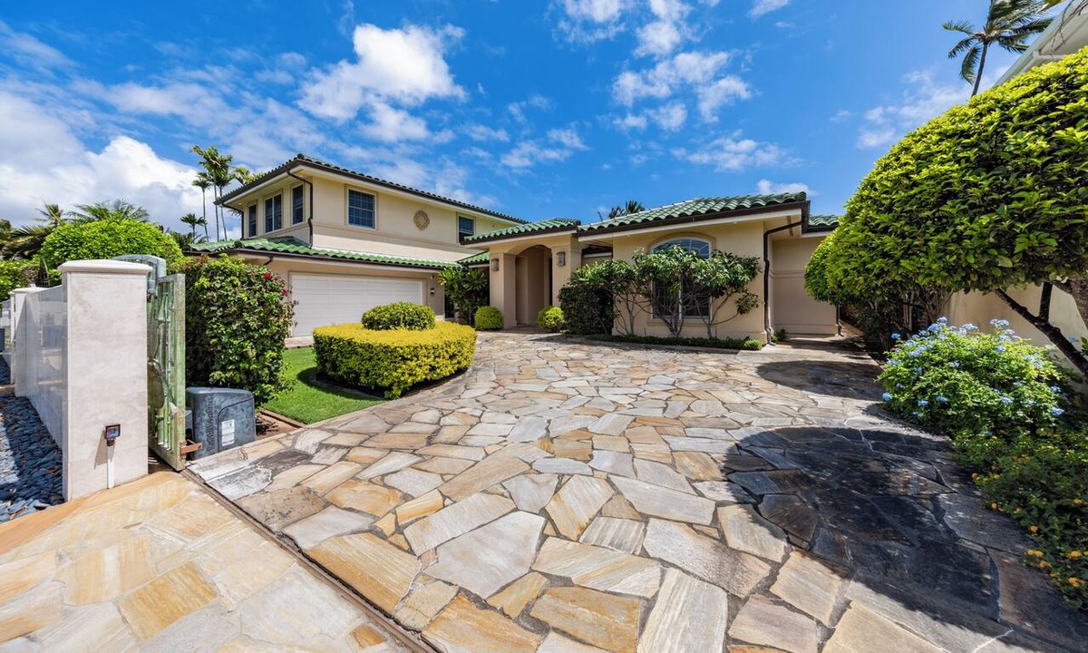 Kahala House | 4 Bedroom Beautiful Home in Kahala