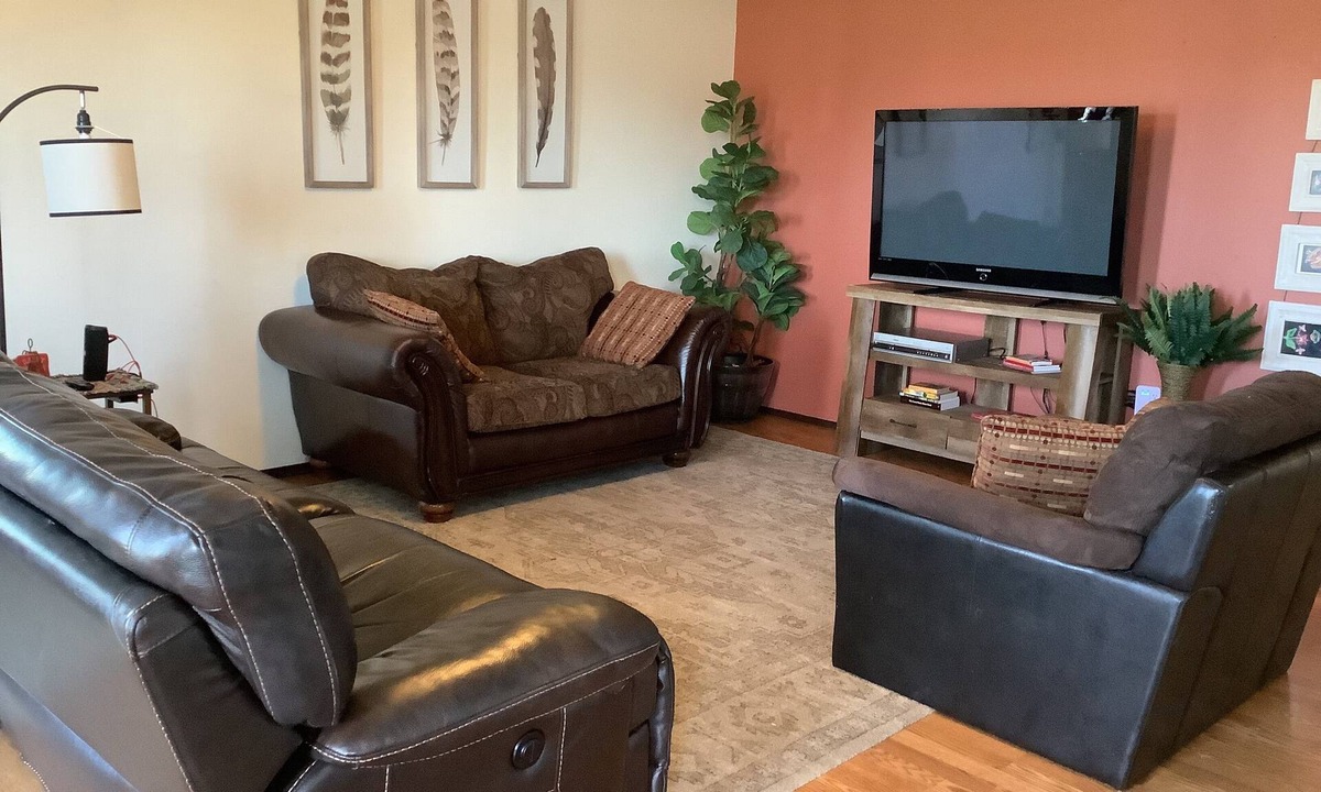 Pendleton House | A roomy quiet private duplex. Located on a cul de sac area with limited traffic