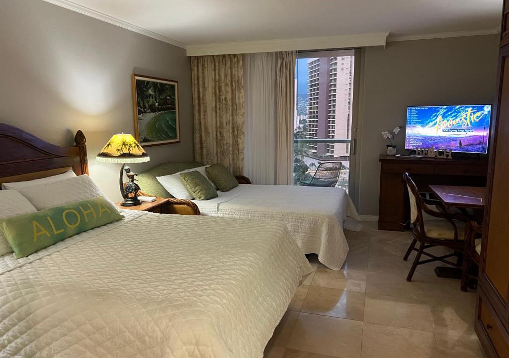 Waikiki Resort | Aloha Gem Studio - Sleek Kitchen, Luxe Amenities & Fast Wi-Fi