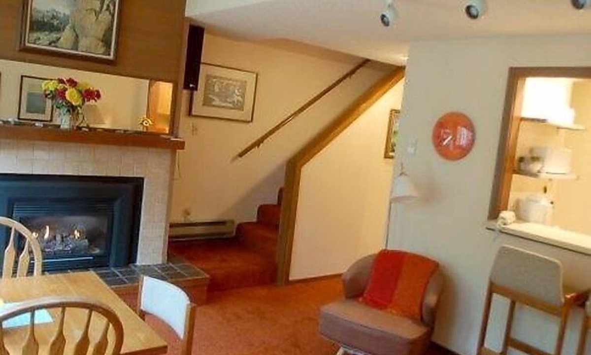 Glacier Apartment | Apartment 85SW Deluxe Family Condo w/ Balcony in Mount Baker/Glacier - 4 persons, 2 bedrooms