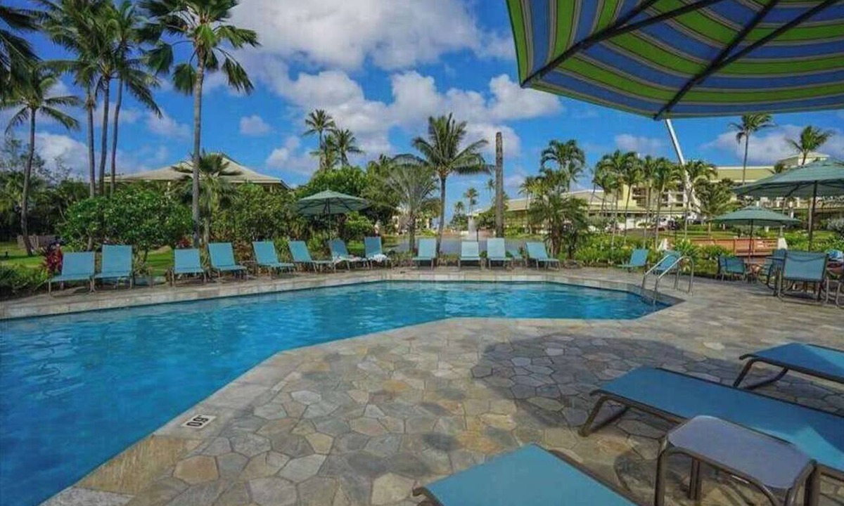 Hanamaulu Condo | August Sale - Renovated Oceanfront Lihue Condo with AC, Lanai & Pool
