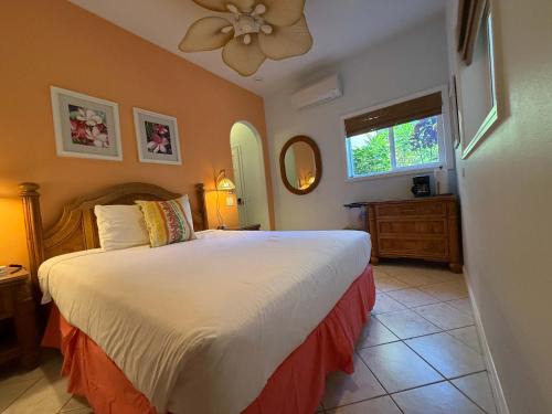 Kahana Hotel | Beachfront B&B w Free Breakfast, AC & Sunset View