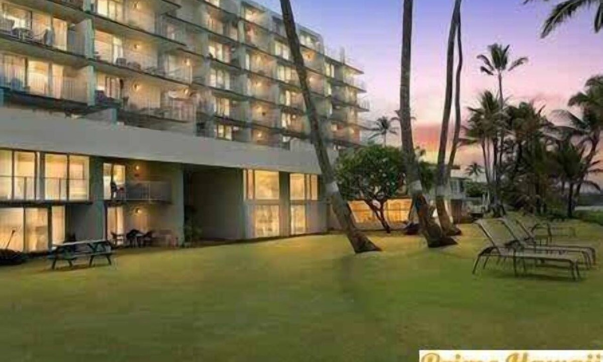 Punaluu Condo | Beachfront Condo with Pool and Beach Access