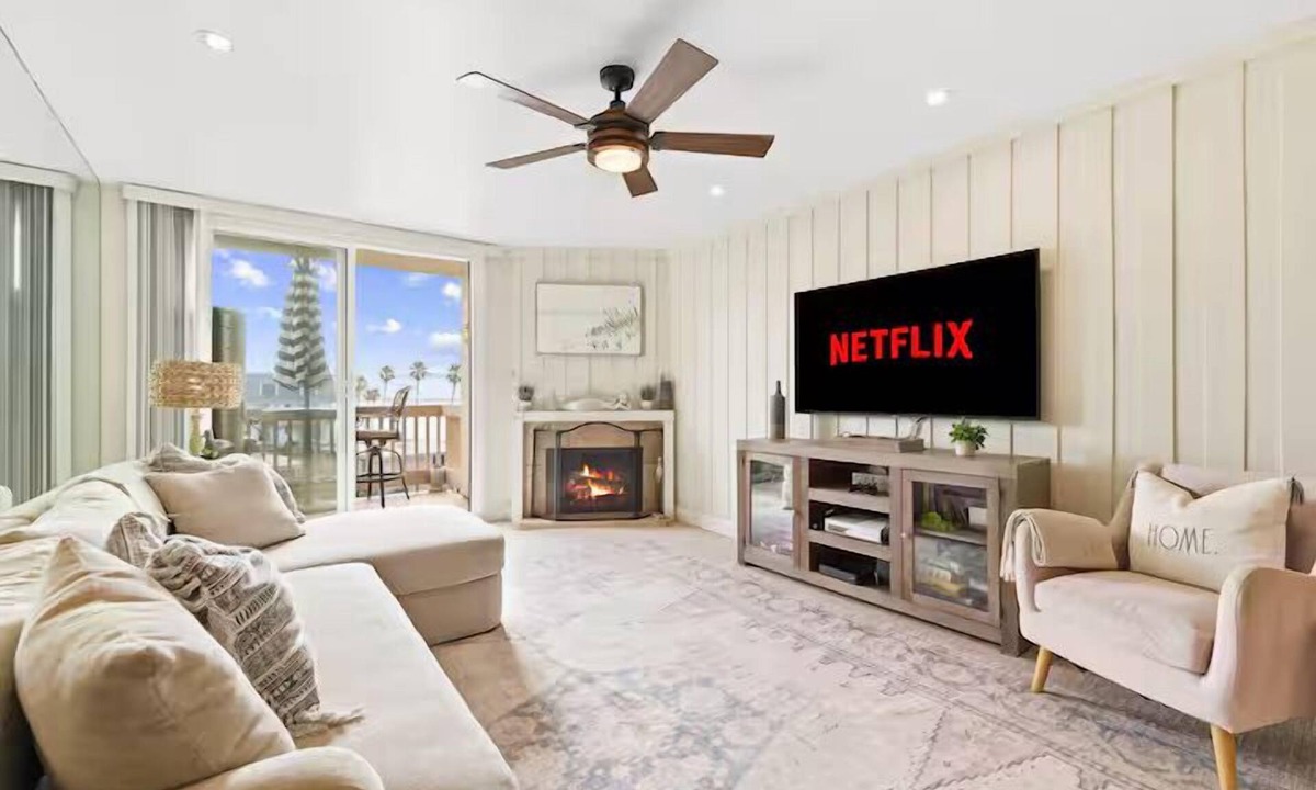 Townsite Condo | Beachfront Resort-sunset views deck & luxe king