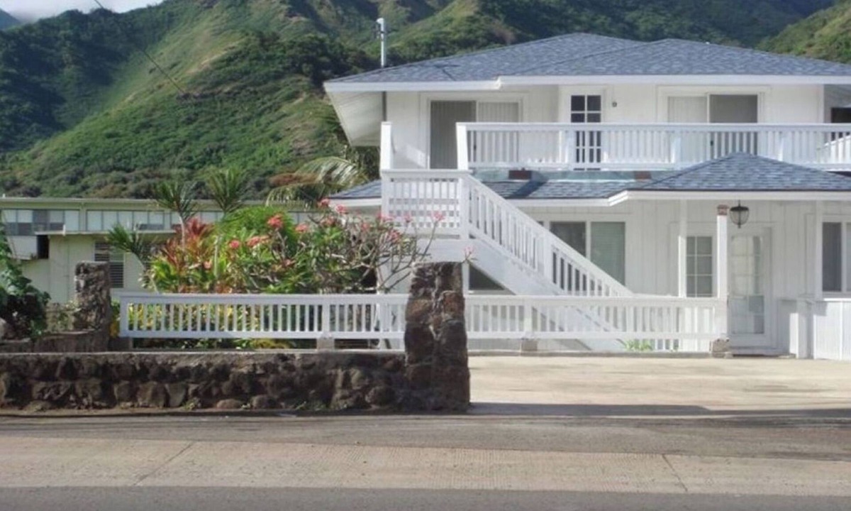 Hauula House | BEAUTIFUL HOUSE WITH 7/AC,BED ROOMS AND OCEAN VIEW