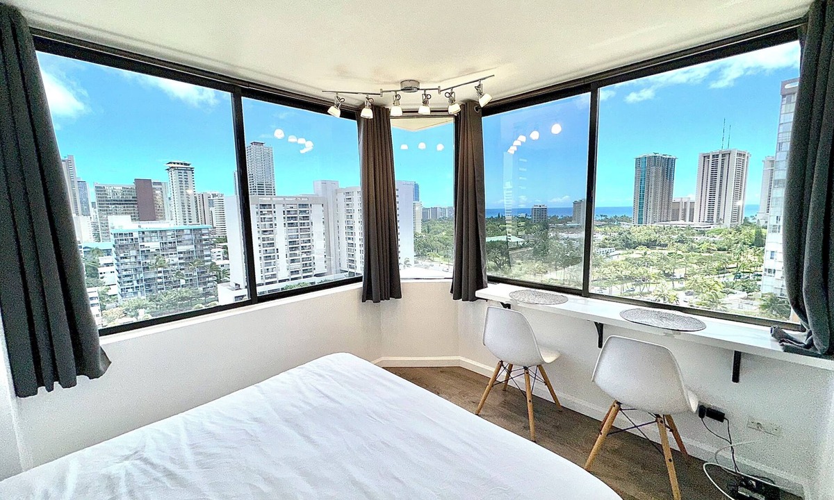 Waikiki Condo | Beautiful OCEAN & CANAL View - Renovated - Waikiki Studio