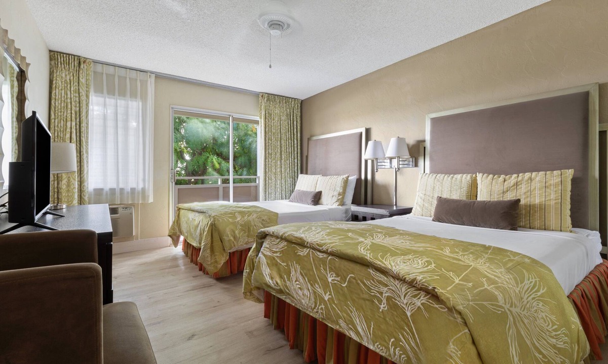 Wailua Hotel | Best Choice! Unit with Kitchen, Outdoor Pool, Free Parking Onsite!