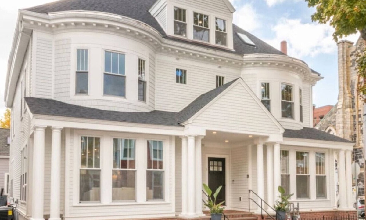East Cambridge House | Boston-Harvard Mansion Sleeps 14 w/Spacious Game Room and Spa Bath