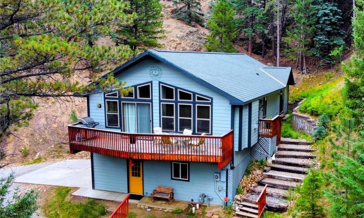 Idaho Springs Cabin | Bright & Spacious Cabin 1-mi from Idaho Springs, on 5 acres + Mountain Views!