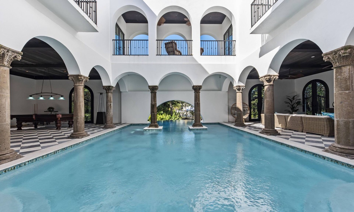 Bay Isle House | Casa Flamingo – A Private Waterfront/Pool Resort Estate on Siesta Key