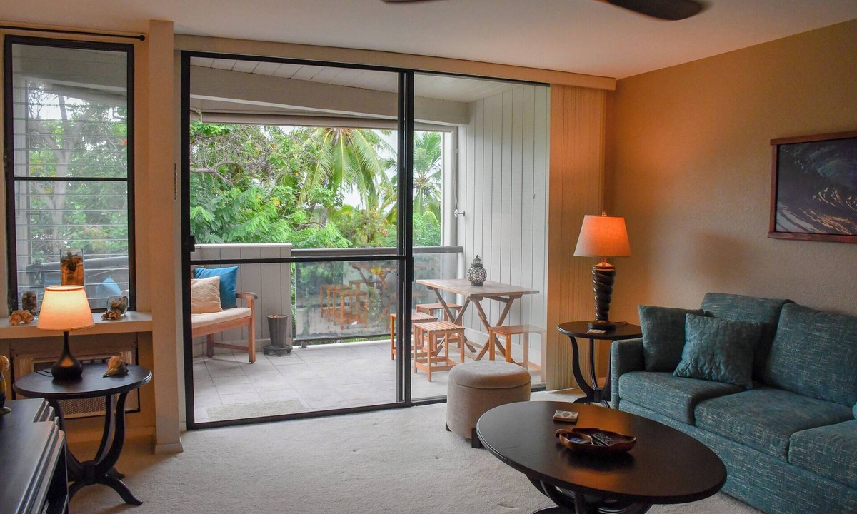 Historic Kailua Village Condo | Charming 1-bedroom condo in downtown Kailua-Kona just 2 blocks from the beach