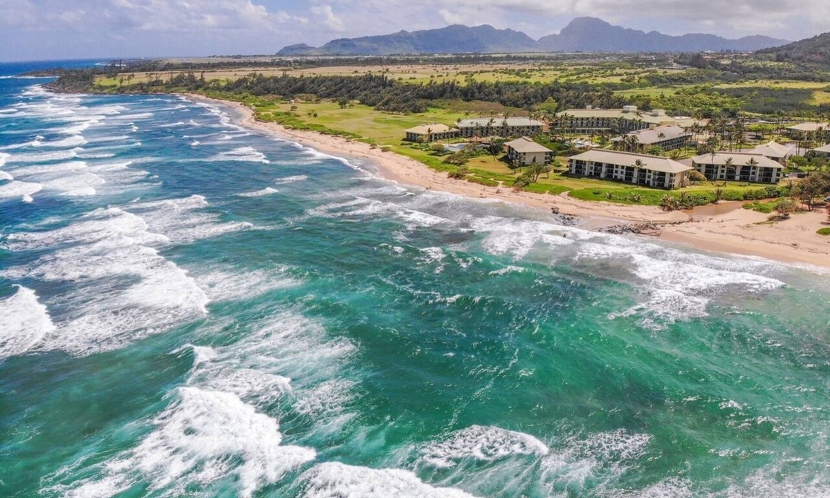 Hanamaulu Condo | Charming 2-bedroom Villa A/C, Pool, hot tub, Beach Front property, Free Parking!