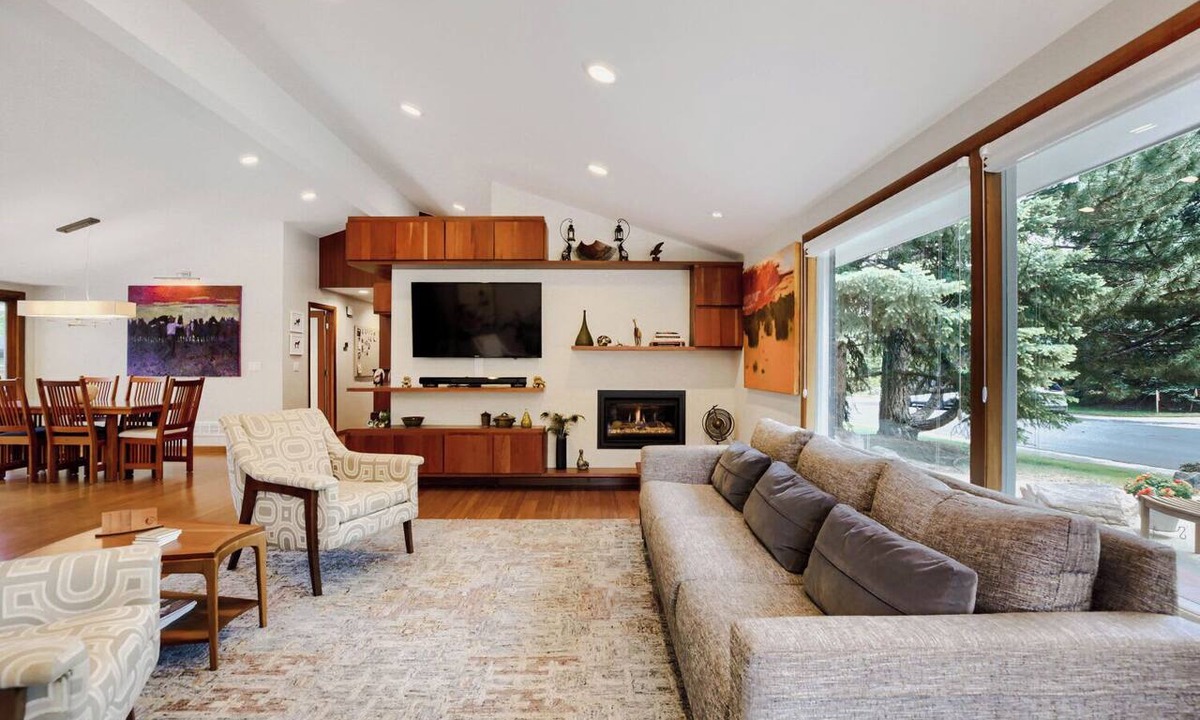 Interurban Park House | Charming 50s Remodel Near Chautauqua & University