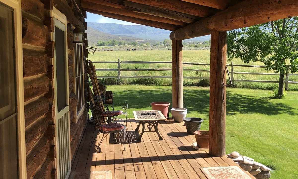 Mesa House | Charming and historic creek side cabin in Mesa Colorado