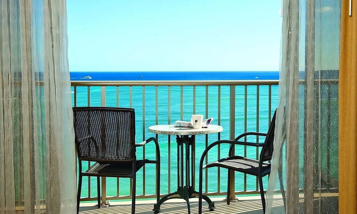 Waikiki Apartment | Charming Tropical Getaway! Onsite Dining, Pets Allowed, Steps To Waikiki Beach