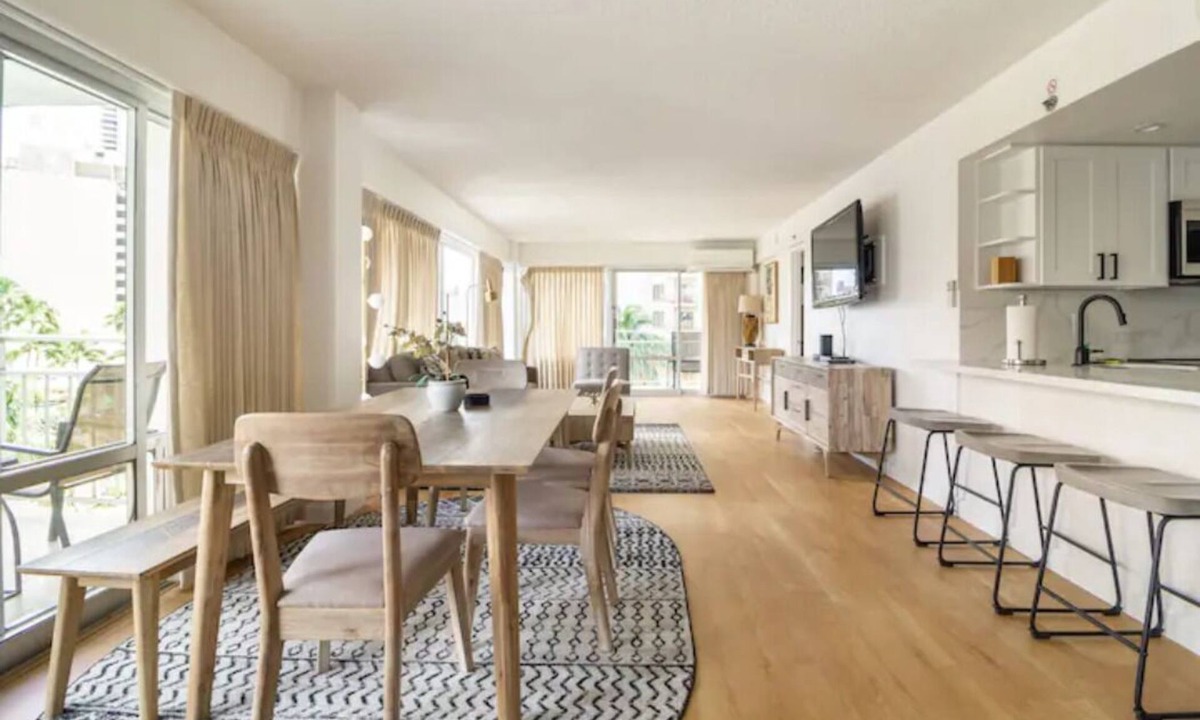 Waikiki House | City & Palm View Oceanfront Bliss w/Free Parking