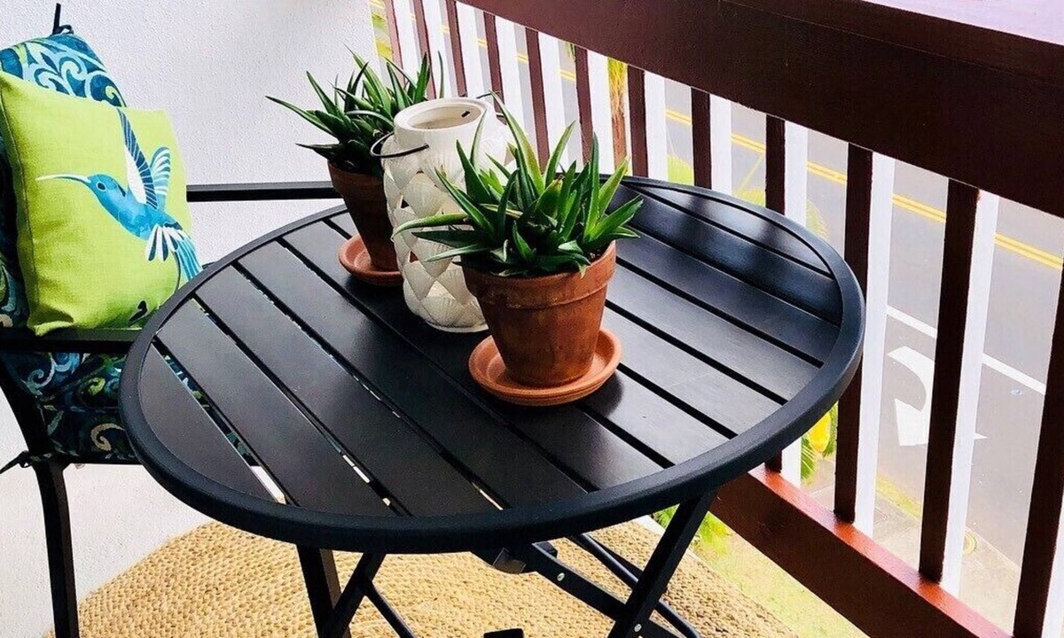 Downtown Honolulu Apartment | CLA - 2 Bed/and Private Bath w/Kitchenette in Kakaako Area w/Lanai