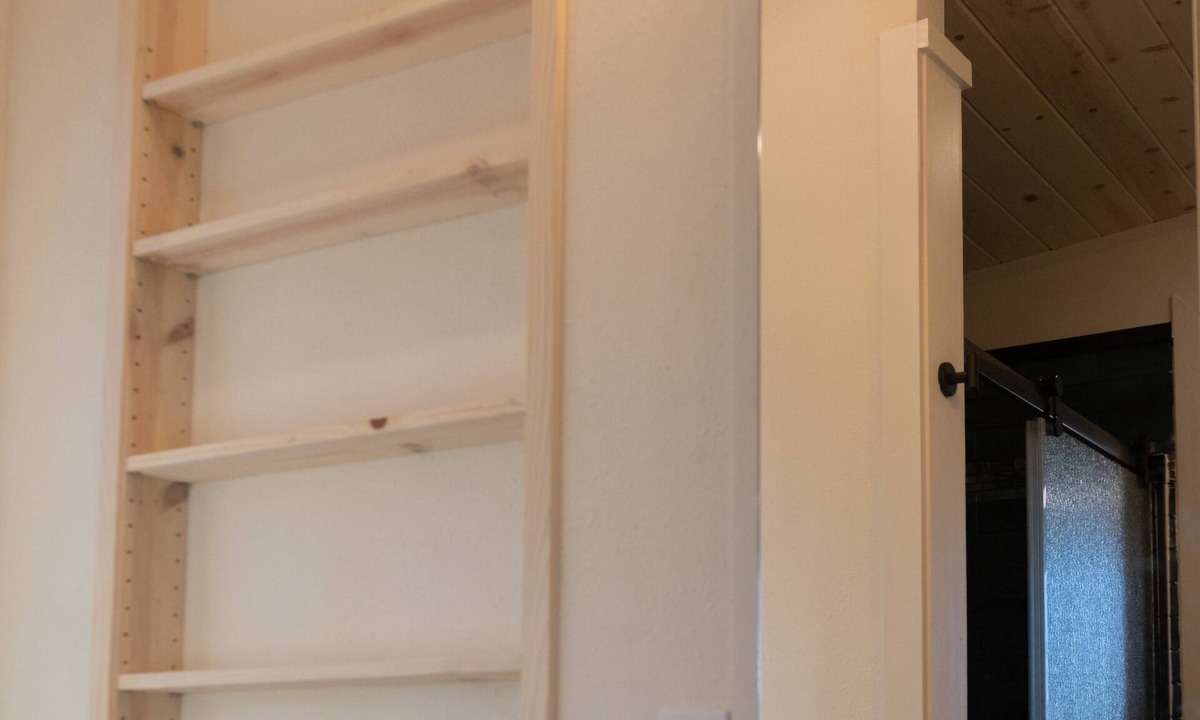 Waialee Cottage | Country Chic Tiny Home in Haleiwa