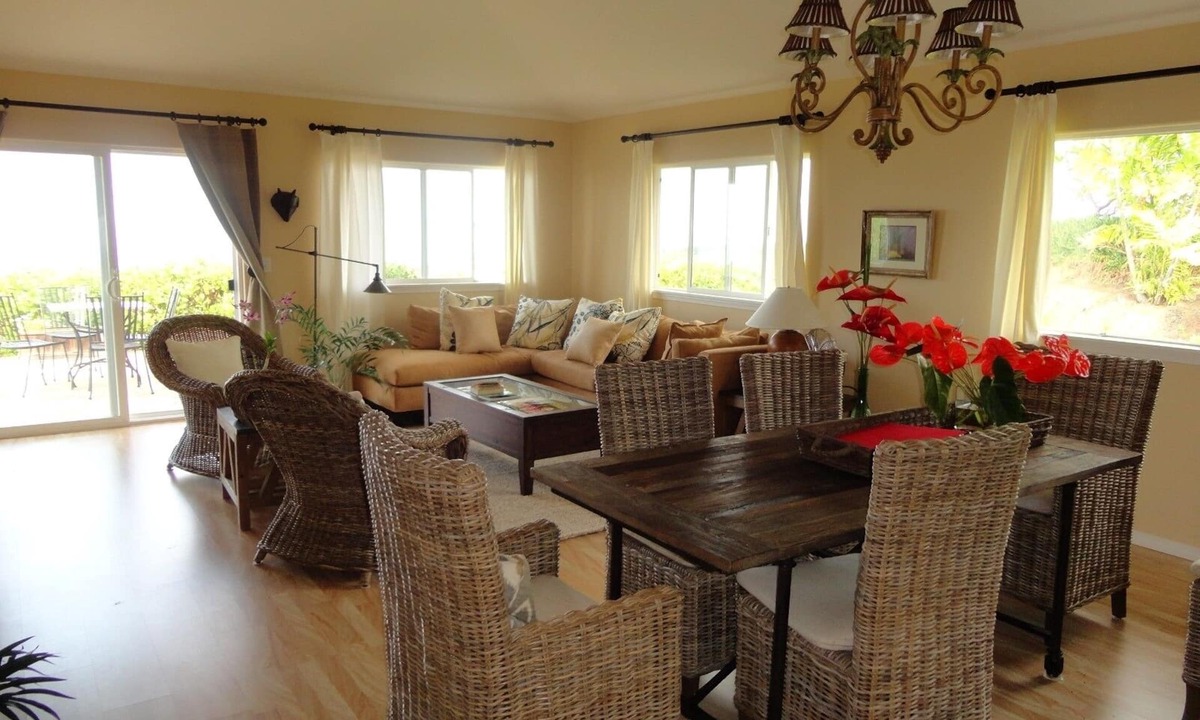 Kailua-Kona House | Excellent Long Term Rental (6 MONTH MIN.)5 min. to Kona. Immaculate property.