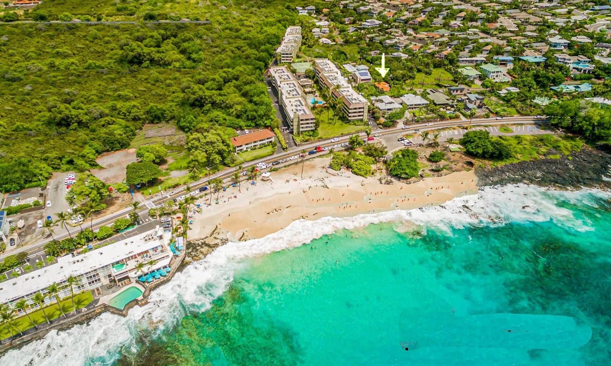 Kahaluu Bay House | Fabulous Kona 11 bedrooms for 34 with pool and hot tub!