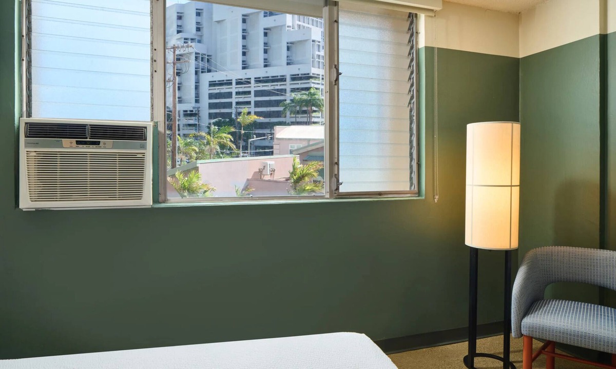 Ala Moana Hotel | Family Retreat! 3 Great Units with Onsite Pool, Near Great Lawn