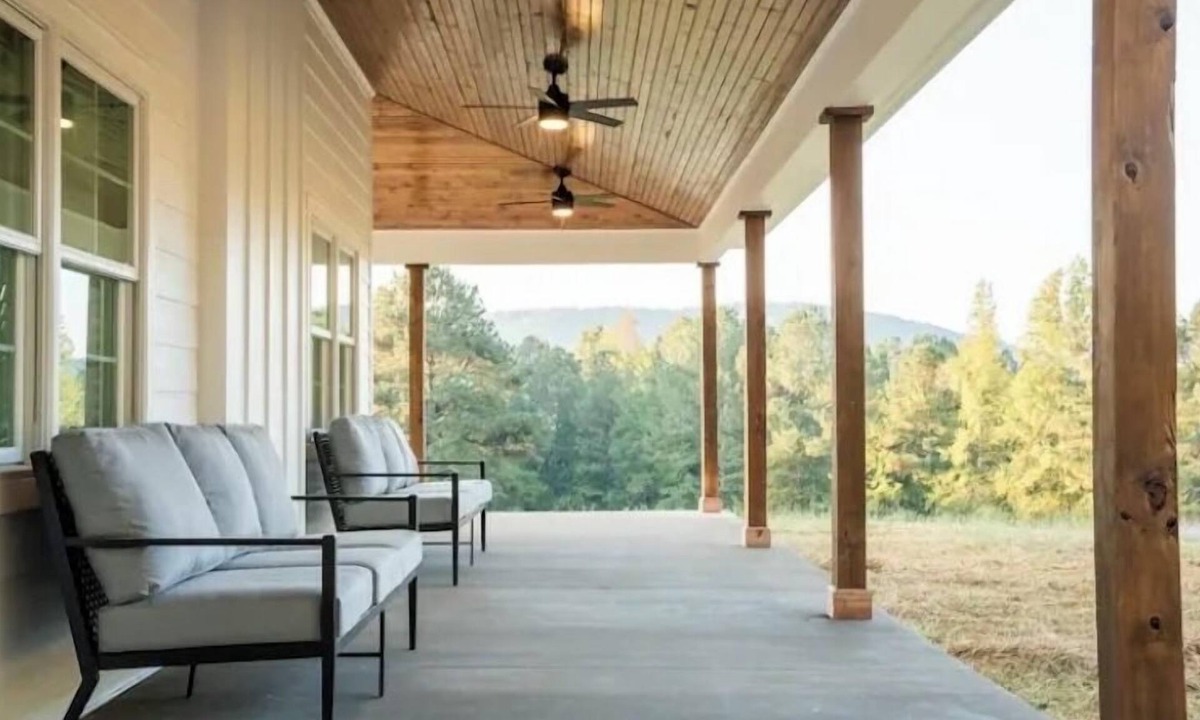 Summerville House | Farmhouse Retreat Private Pool Small Weddings Hot Tub Fire Pit Sauna 15 Acres