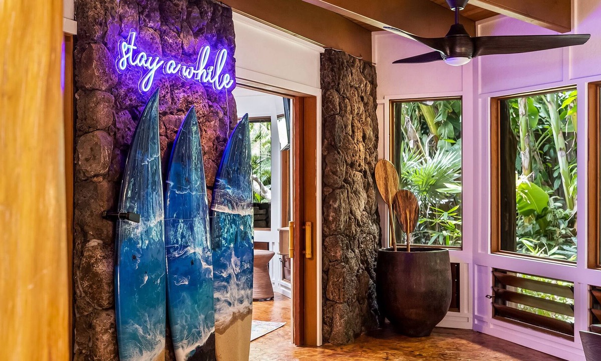Waimanalo Beach Villa | Fun Hawaii Hobbit House w/ AC, Tropical Vibes, Mountain View, Steps to the Beach