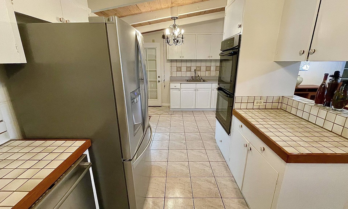 Manoa House | Glamorous 5BR Home near Waikiki