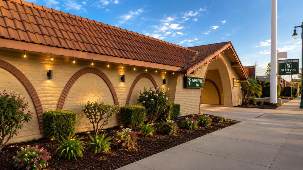 Lodi Hotel | Grapevine Inn