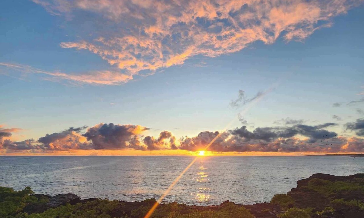 Keaau House | Hale Kailani - Perfect Oceanfront Cottage for Relaxing Stays - Sunrise Views