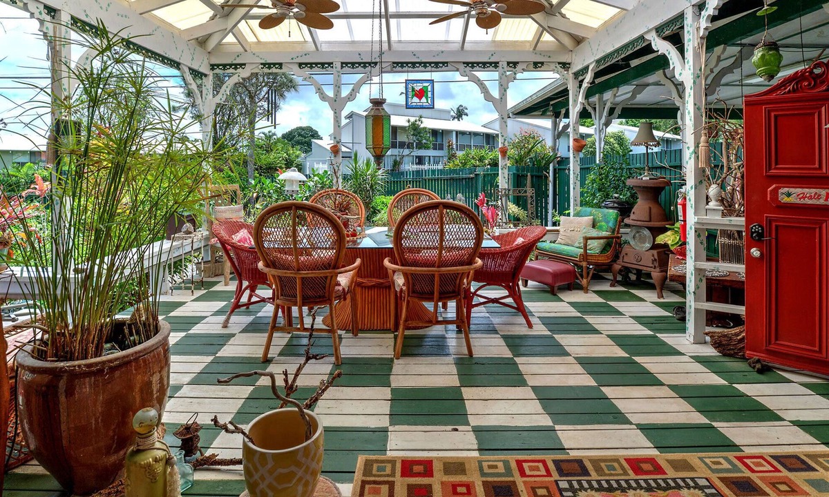 Hilo House | Hale Kawehi BnB Guesthouse In Quaint Downtown Hilo, Hawaii. PL-USE-2022-000007
