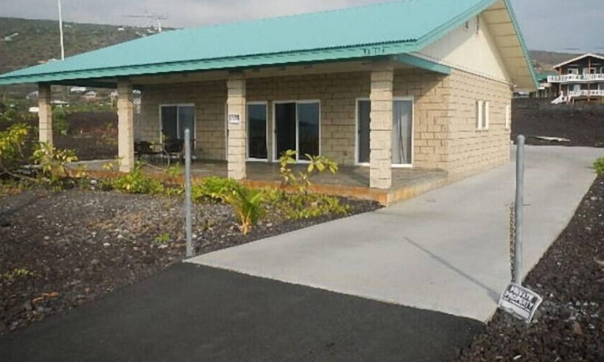 Milolii House | HALE POHAKU HOUSE OF ROCK