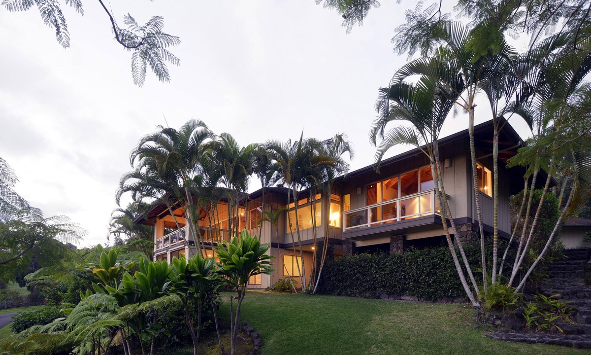 Kalaoa House | Hawaii life luxury coffee farm retreat