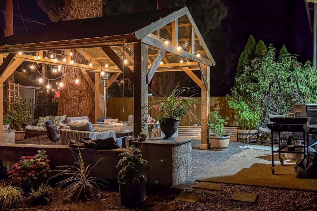 Central Oregon House | Heated Pool, Hot Tub & Fire Pit in Ruby Park