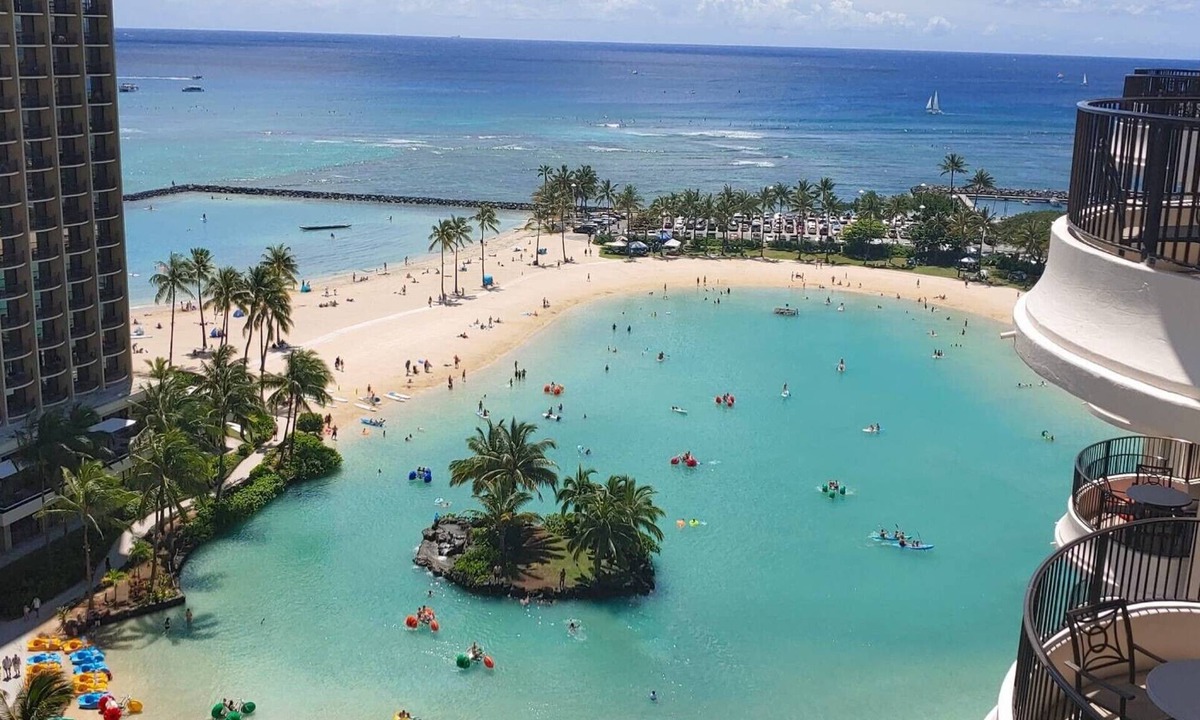 Waikiki Resort | Hilton's Lagoon Tower 1-Bd Plus Ocean View: A Paradise with Endless Fun