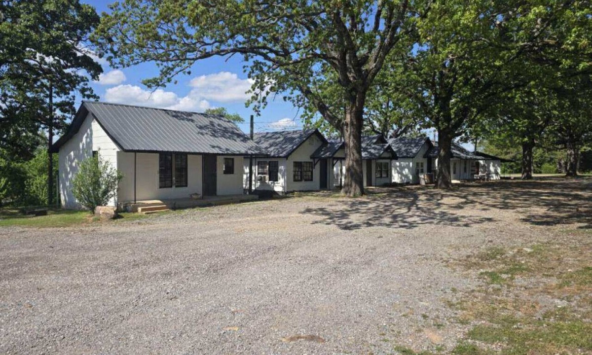 Cookson Cabin | Historic Retreat Near Lake Tenkiller - Escape to Cookson Resorts Motel Room