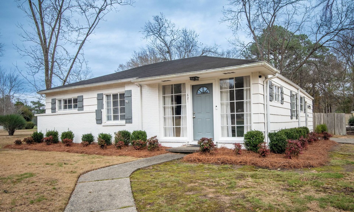 Crestline Heights House | Hoadley Home- Family/Games/Driveway/Wifi/Crestline