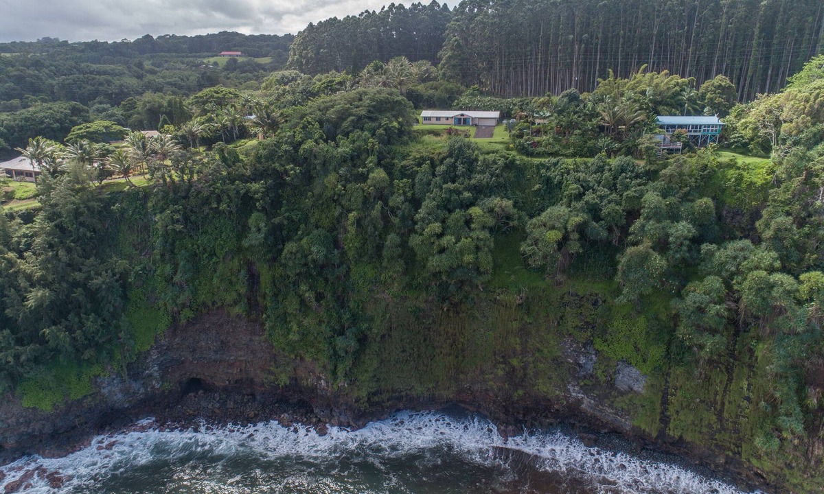 Ninole House | Home with Ocean Views Along the Hamakua Coast