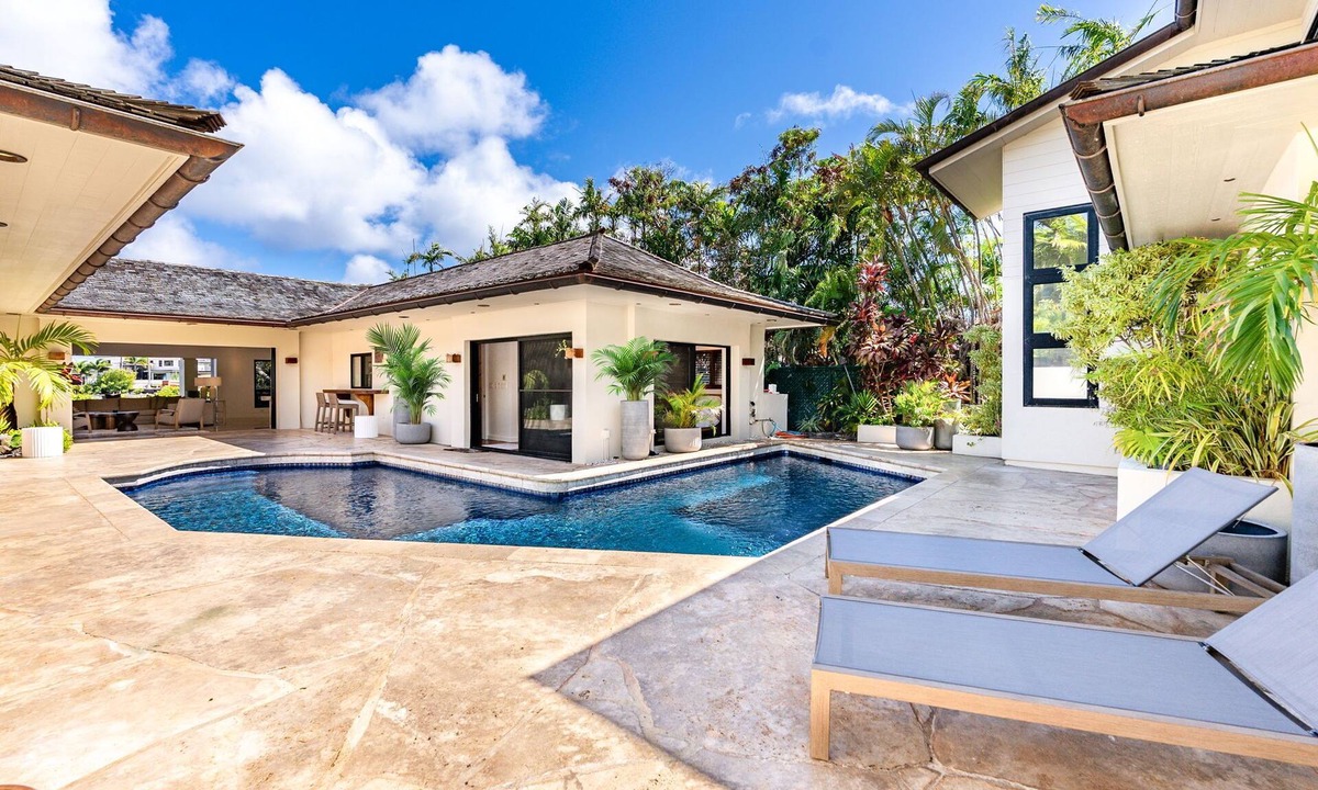 Eastern Honolulu House | Honolulu Lagoonfront Retreat by Gather | Private Pool Villa Near Waikiki & Diamo
