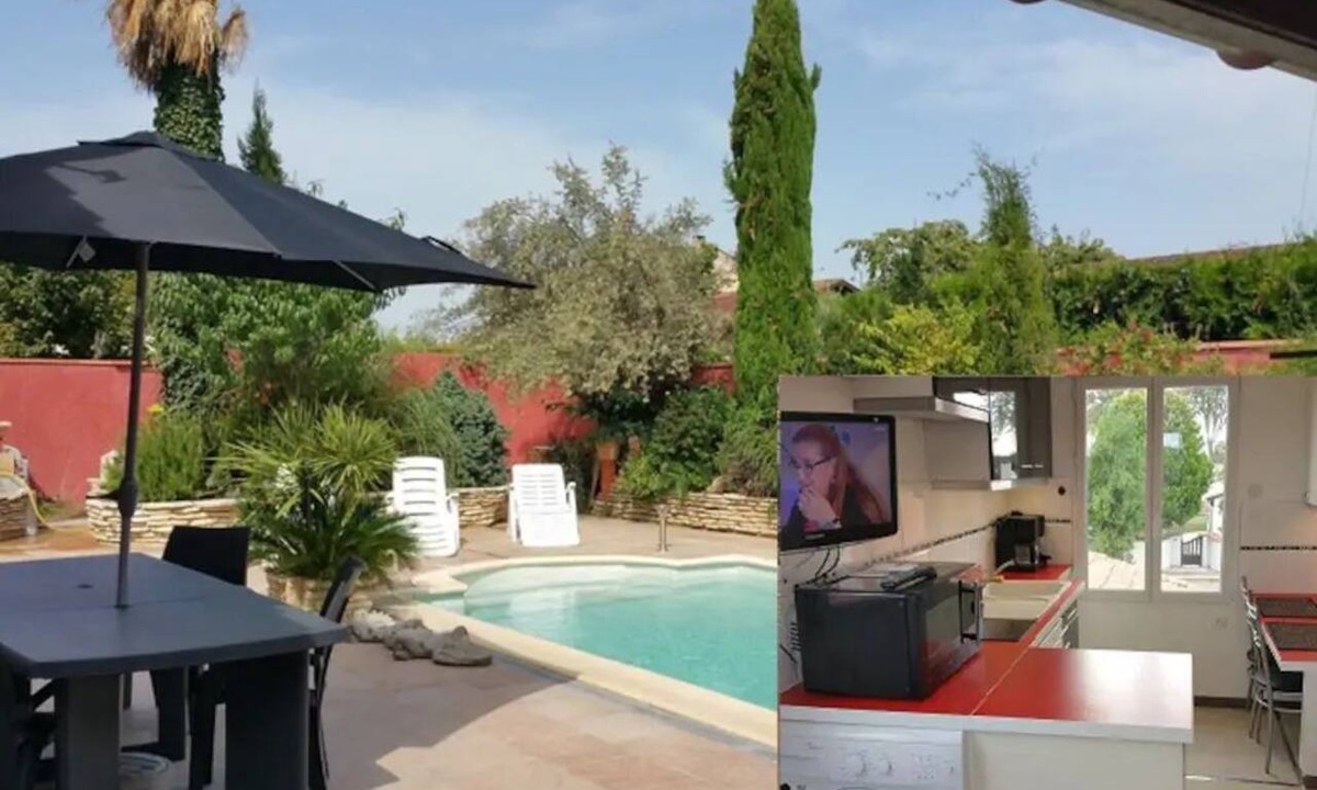 Roques Apartment | https:/redhouse-studios.com/Studio apartment with a sun deck and a view of the Pyrenees