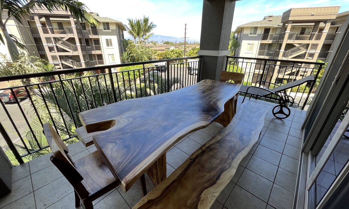 Historic Lahaina Front Street Condo | Ideal Long term remote work space close to the beach