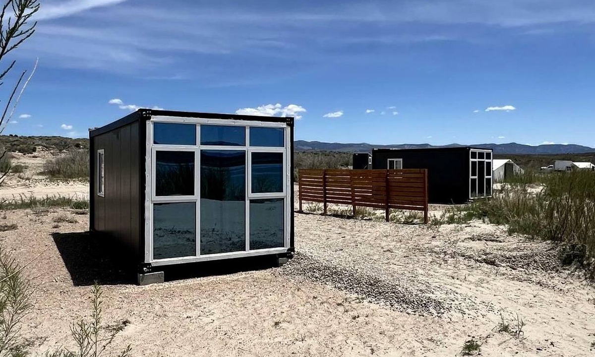 Levan Cabin | Incredible Mirror Pod Right Next to the Water of Yuba Lake for a Romantic Getaway in Utah
