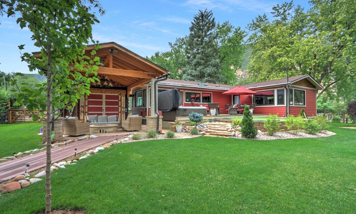 Glenwood Springs House | Incredible Newly Remodeled Family Home w/Hot Tub!