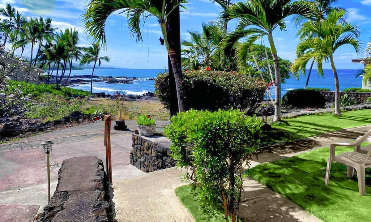 Kailua-Kona House | IRONMAN is Available! 100 Feet From Your Bed to the Ocean! Romantic Shower for 2
