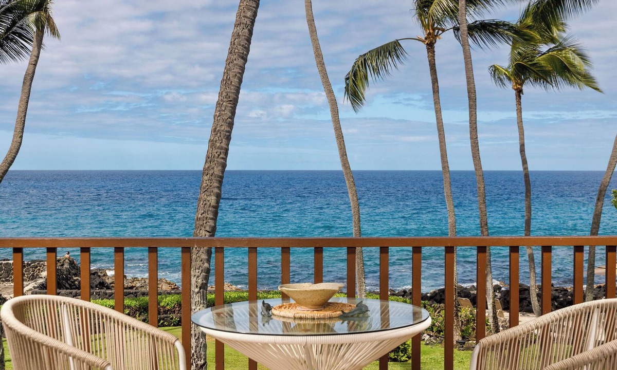 Kailua-Kona Condo | Kona Isle E23 DIRECT OCEAN FRONT, REMODELED, 2nd floor, Gorgeous 1/1