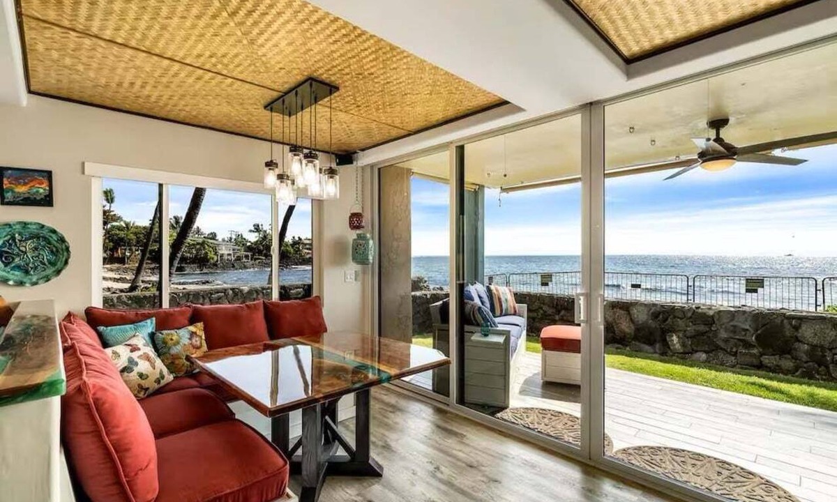 Historic Kailua Village Condo | Kona Reef A1: Ocean-view 2BR condo in Kailua-Kona, perfect for 4-6 guests.